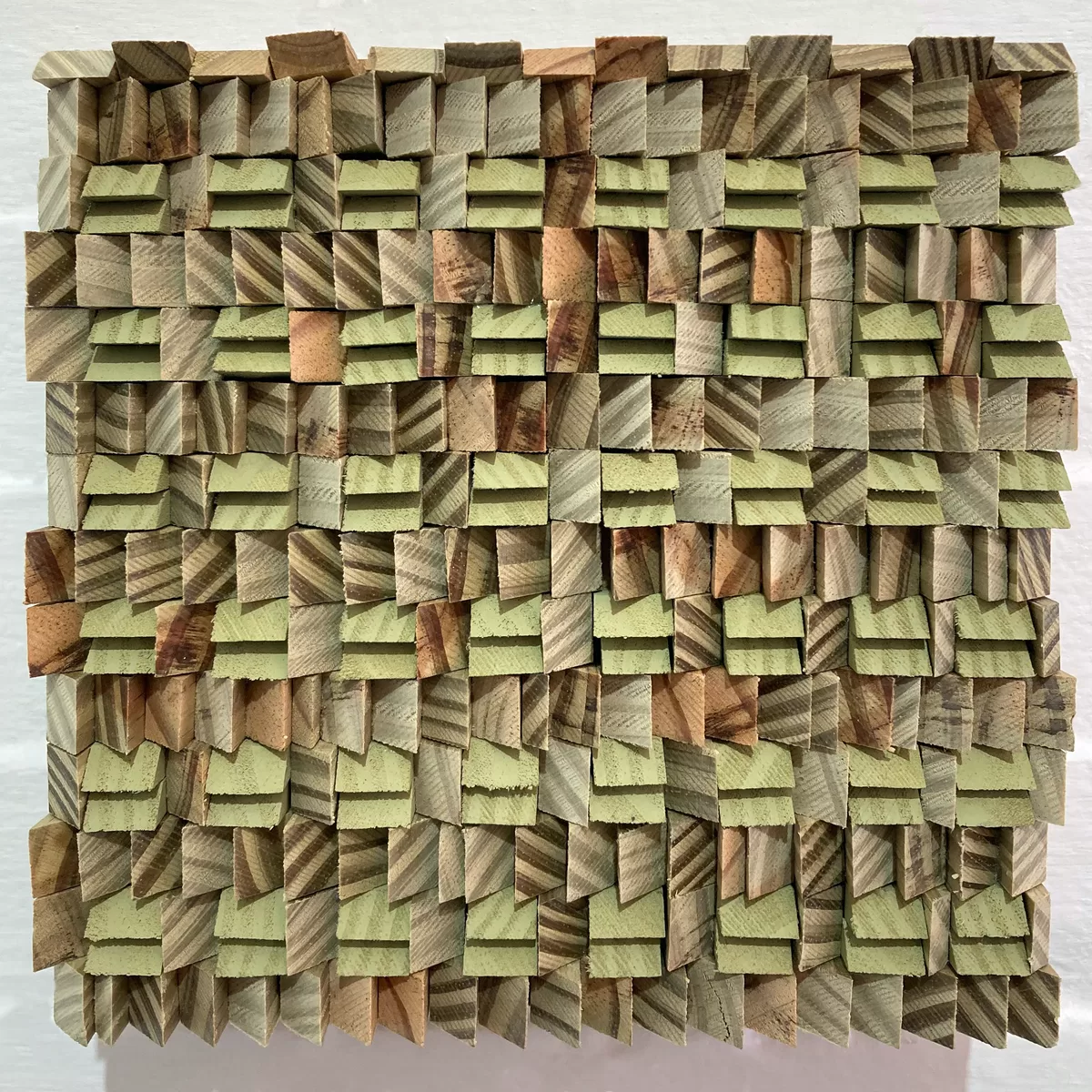 9320 - Heloisa Crocco, série Berber, madeira de reflorestada, 20 x 20 cm, ass. s.dt.